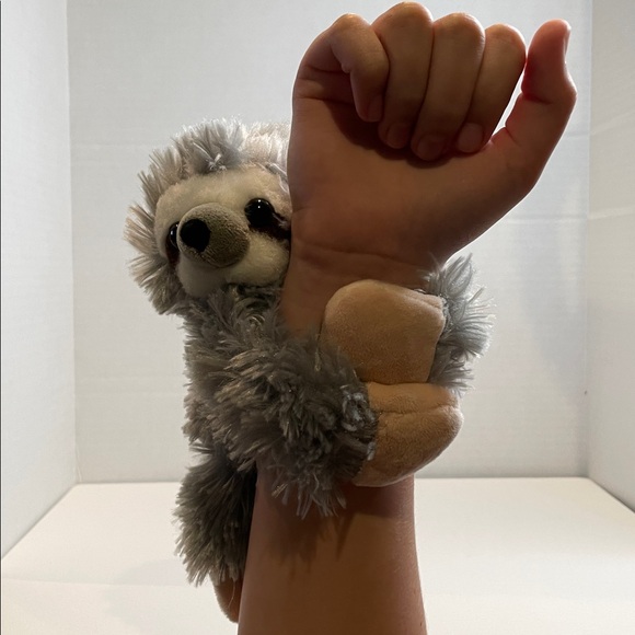 Wild Republic Gray Sloth Plush Hugger Slap Bracelet 8 Inch - Picture 8 of 8